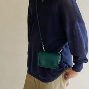 MICHELLE CAMERA ERRAND POUCH / RAPTO FLEX｜2WAY仕様のレザーポーチ スマホ・カメラ対応｜メンズ着用画像 スタイリング コーディネート｜ITTI（イッチ）公式