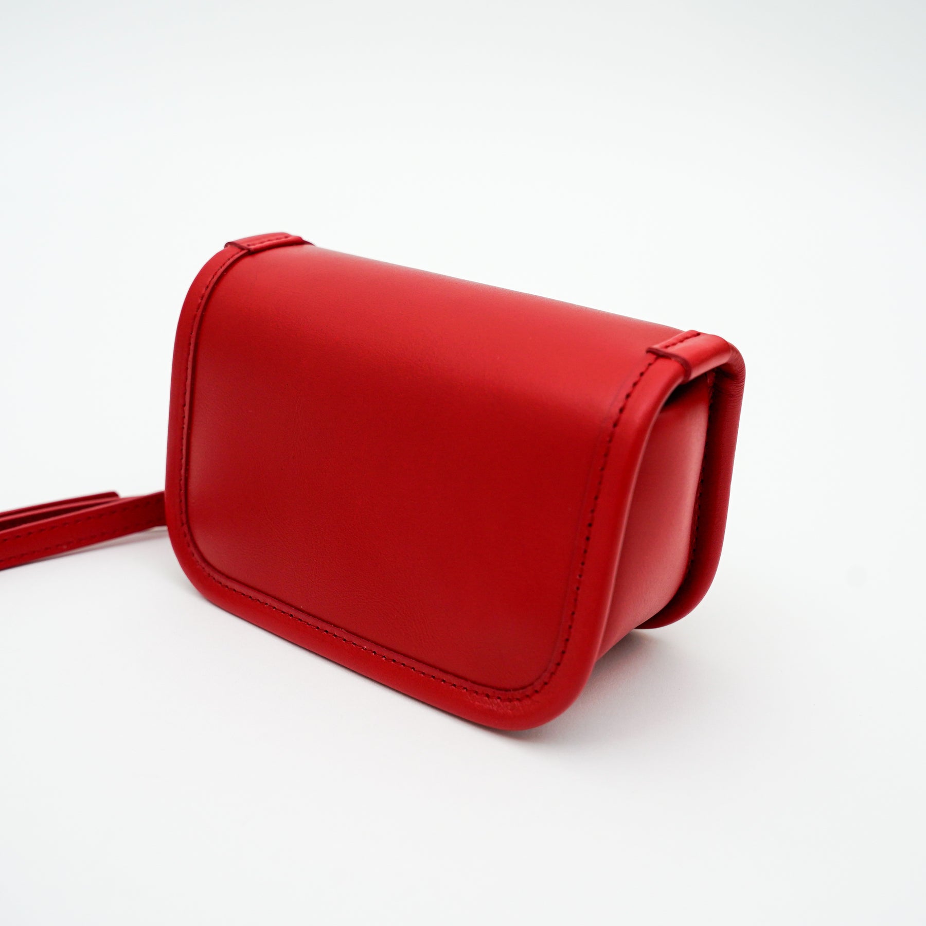 MICHELLE CAMERA ERRAND POUCH / RAPTO FLEX｜2WAY仕様のレザーポーチ スマホ・カメラ対応｜ITTI（イッチ）公式