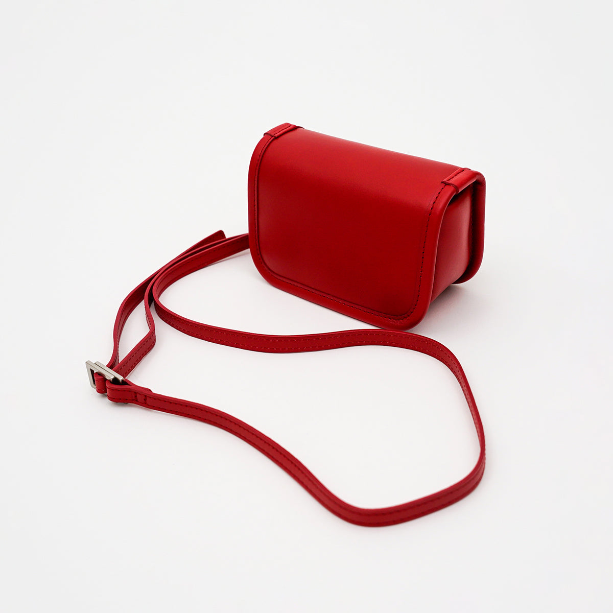 MICHELLE CAMERA ERRAND POUCH / RAPTO FLEX｜2WAY仕様のレザーポーチ スマホ・カメラ対応｜ITTI（イッチ）公式