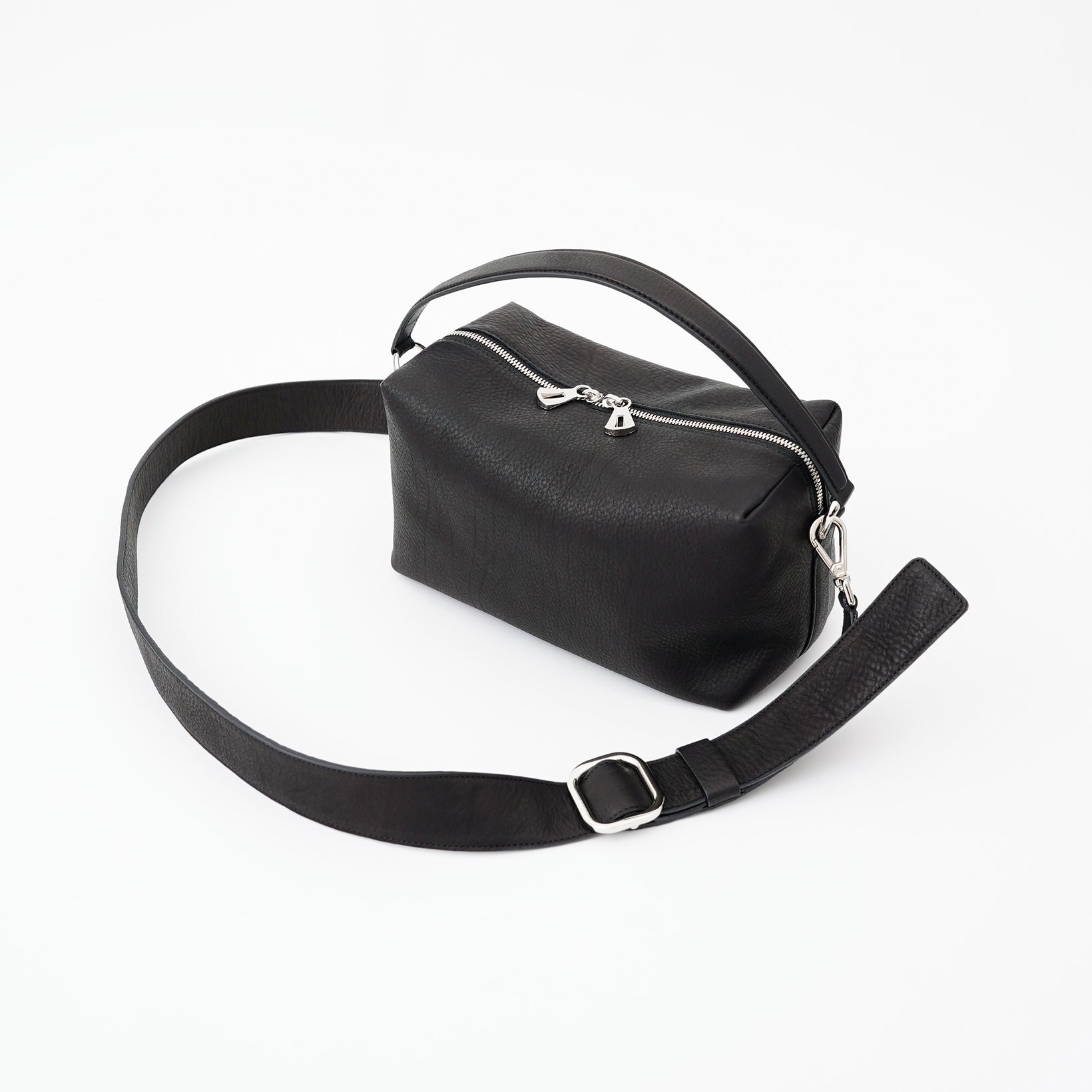 CELLIE TRAIN BAG / DIPLO NUDE｜国産レザー使用 2WAYショルダーバッグ ハンドル職人仕立て メンズ レディース ギフト｜ITTI（イッチ）公式