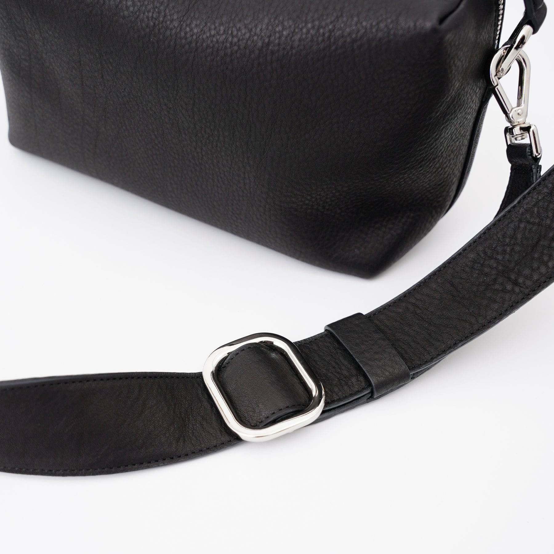 CELLIE TRAIN BAG / DIPLO NUDE｜国産レザー使用 2WAYショルダーバッグ ハンドル職人仕立て メンズ レディース ギフト｜ITTI（イッチ）公式
