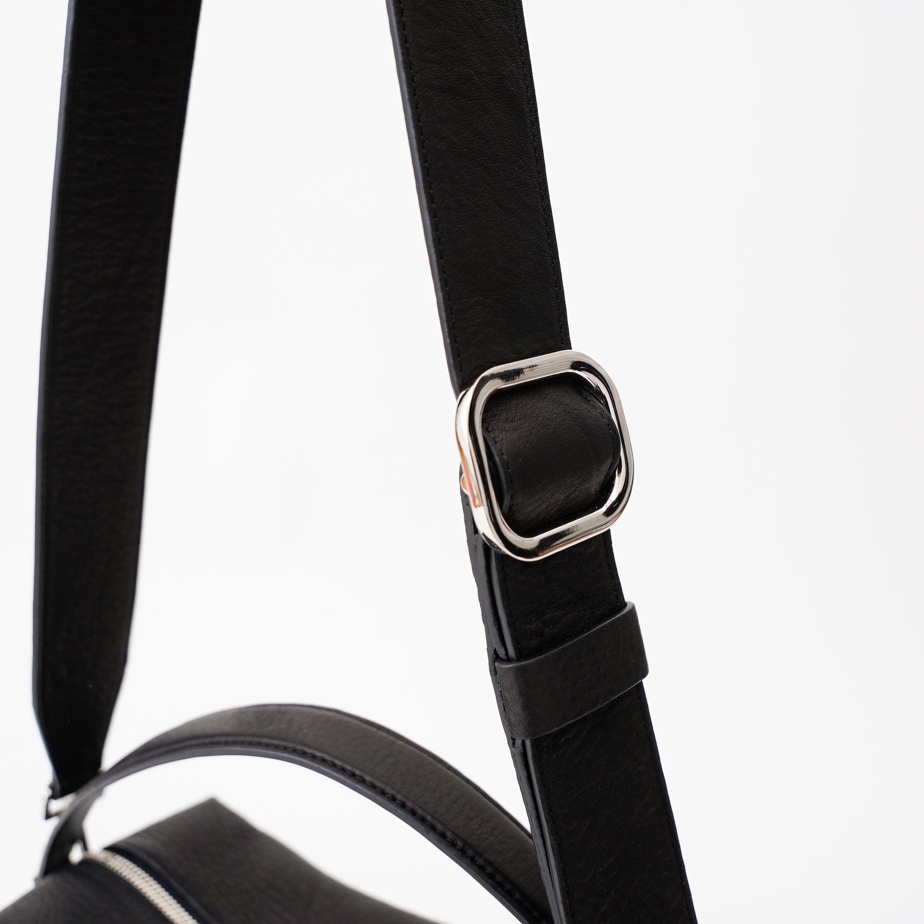 CELLIE TRAIN BAG / DIPLO NUDE｜国産レザー使用 2WAYショルダーバッグ ハンドル職人仕立て メンズ レディース ギフト｜ITTI（イッチ）公式