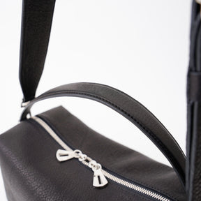 CELLIE TRAIN BAG / DIPLO NUDE｜国産レザー使用 2WAYショルダーバッグ ハンドル職人仕立て メンズ レディース ギフト｜ITTI（イッチ）公式