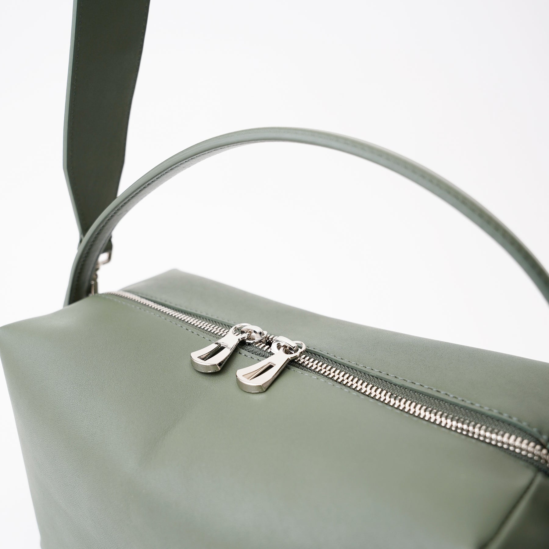 CELLIE TRAIN BAG / RAPTO BD｜ITTIオリジナルレザー使用 2WAYショルダーバッグ ハンドル職人仕立て メンズ レディース ギフト｜ITTI（イッチ）公式