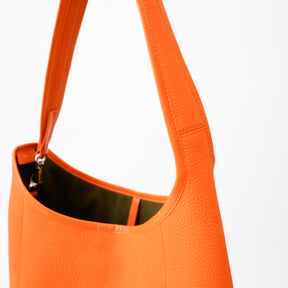 BONNIE HOBO BAG MM / DIPLO SKY｜サステイナブルレザー使用 本革ワンショルダーバッグ 軽量 メンズ レディース ギフト｜ITTI（イッチ）公式