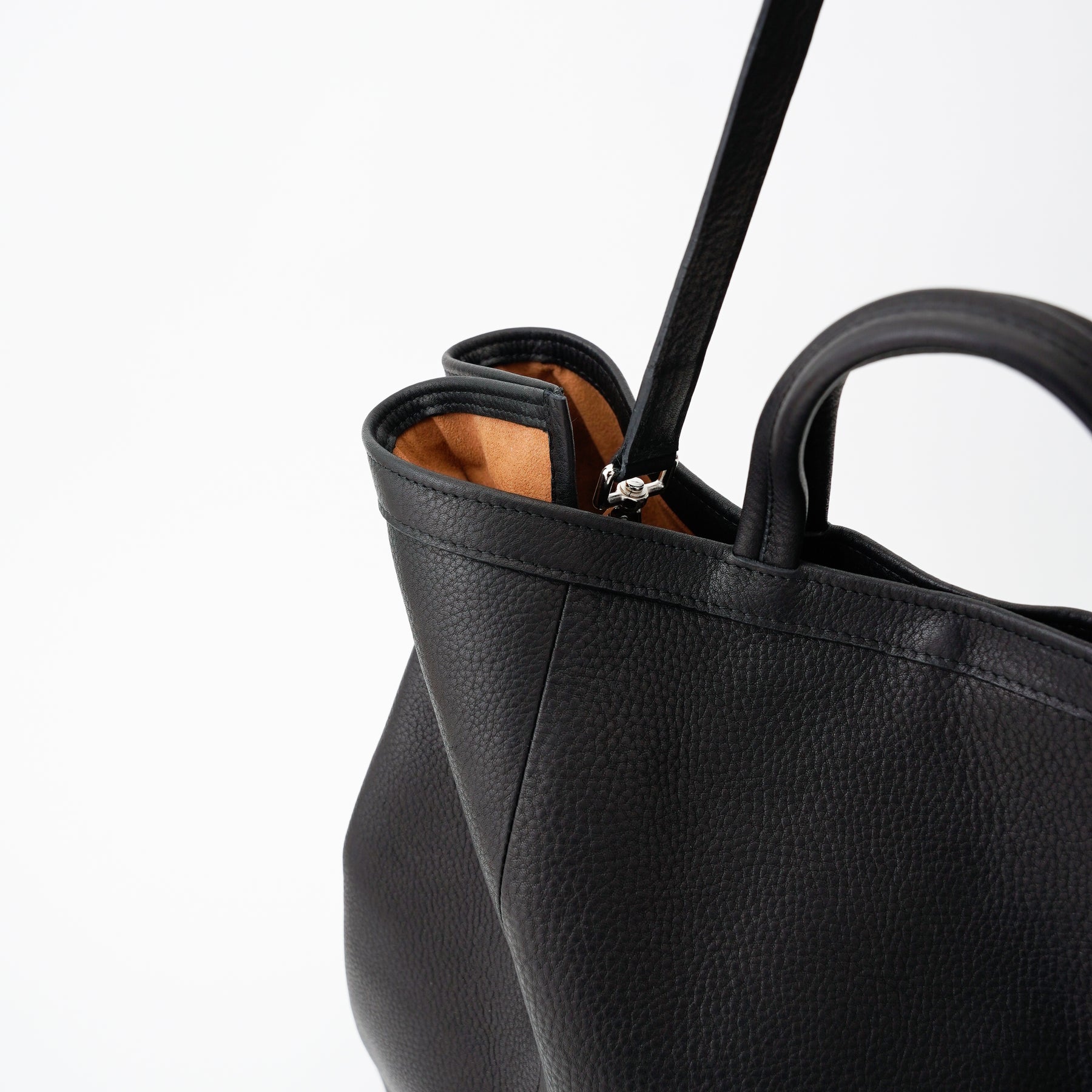 BONNIE BIG 2way SHOPPER / DIPLO NUDE｜ドレープが美しいビッグ2wayショッパー メンズ レディース｜ITTI（イッチ）公式