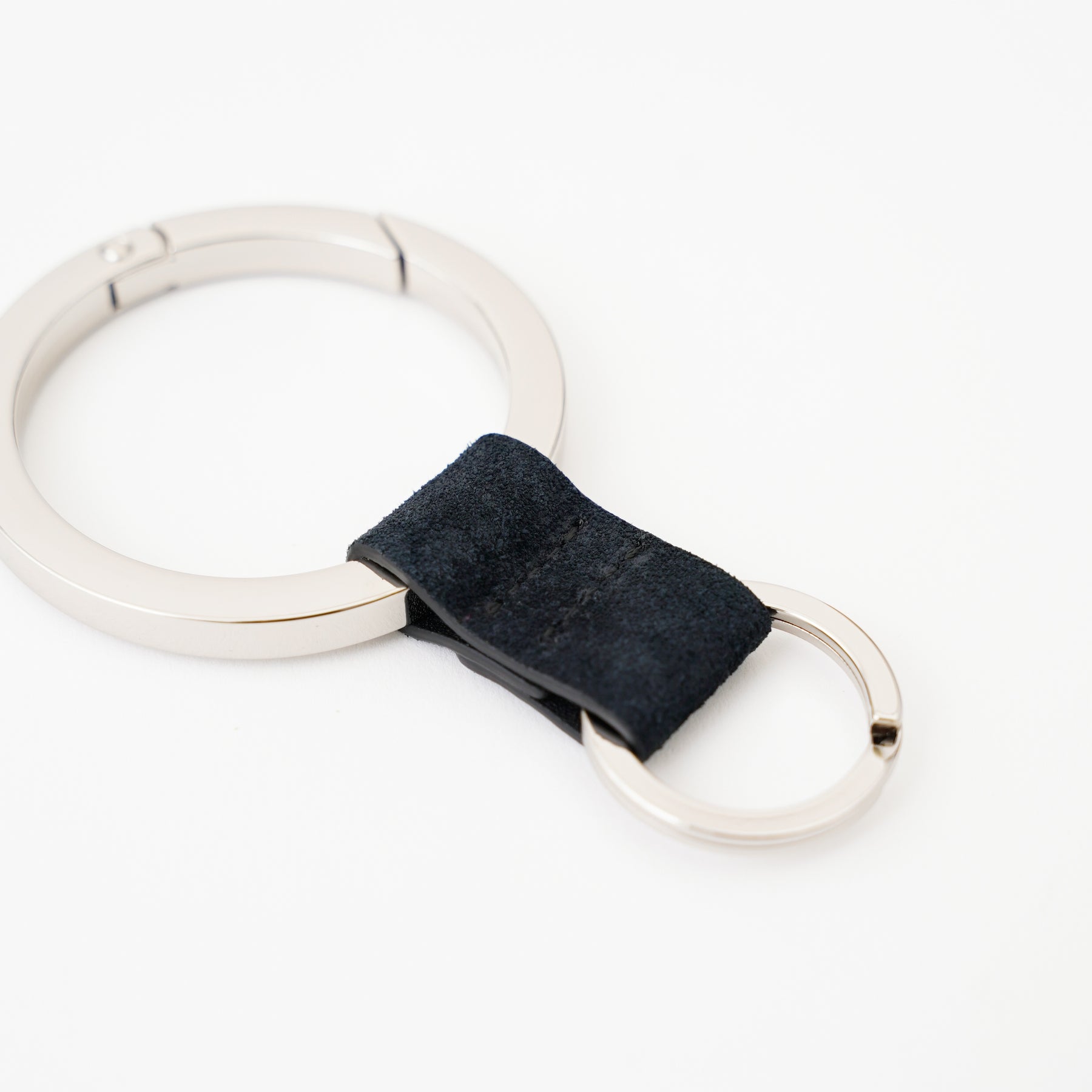 CRISTY RING RING / MOSSA LDN｜イタリア製弱撥水スエード使用 本革キーリング カラビナ メンズ レディース ギフト｜ITTI（イッチ）公式