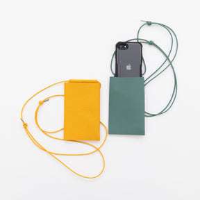 ITTI (イッチ) | HERRIE PHONE POUCH / DS-GS(ヘリーフォンポーチ)携帯 スマホ モバイル ケース 収納 レザー 本革 ブラック 黒 イエロー 黄色 ブルーグリーン