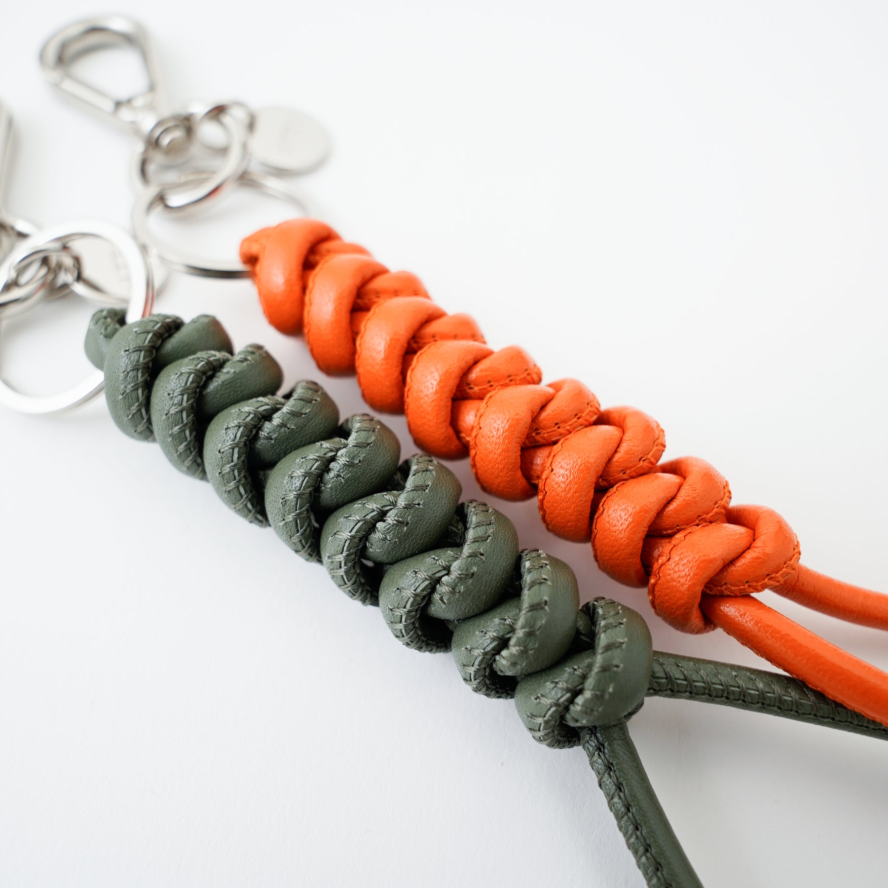 CRISTY SNAKEKNOT CHARM / STCOW｜スネークノット編み 本革チャーム キーホルダー メンズ レディース ギフト｜ITTI（イッチ）公式