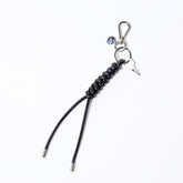 CRISTY SNAKE KNOT CHARM / STCOW (クリスティスネークノットチャーム / ステッチカウレザー) - ITTI (イッチ) キーチャーム キーホルダー ブラック 黒 トープ グレージュ ベージュ ホワイト 白 アイボリー ギフト プレゼント 贈り物 ブランド 