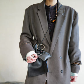 HERRIE FUTO PODS RING / RAPTO PREMIER｜AirPods対応 本革チャーム｜ITTI（イッチ）公式｜メンズ レディース モデル着用 スタイリング 組み合わせ