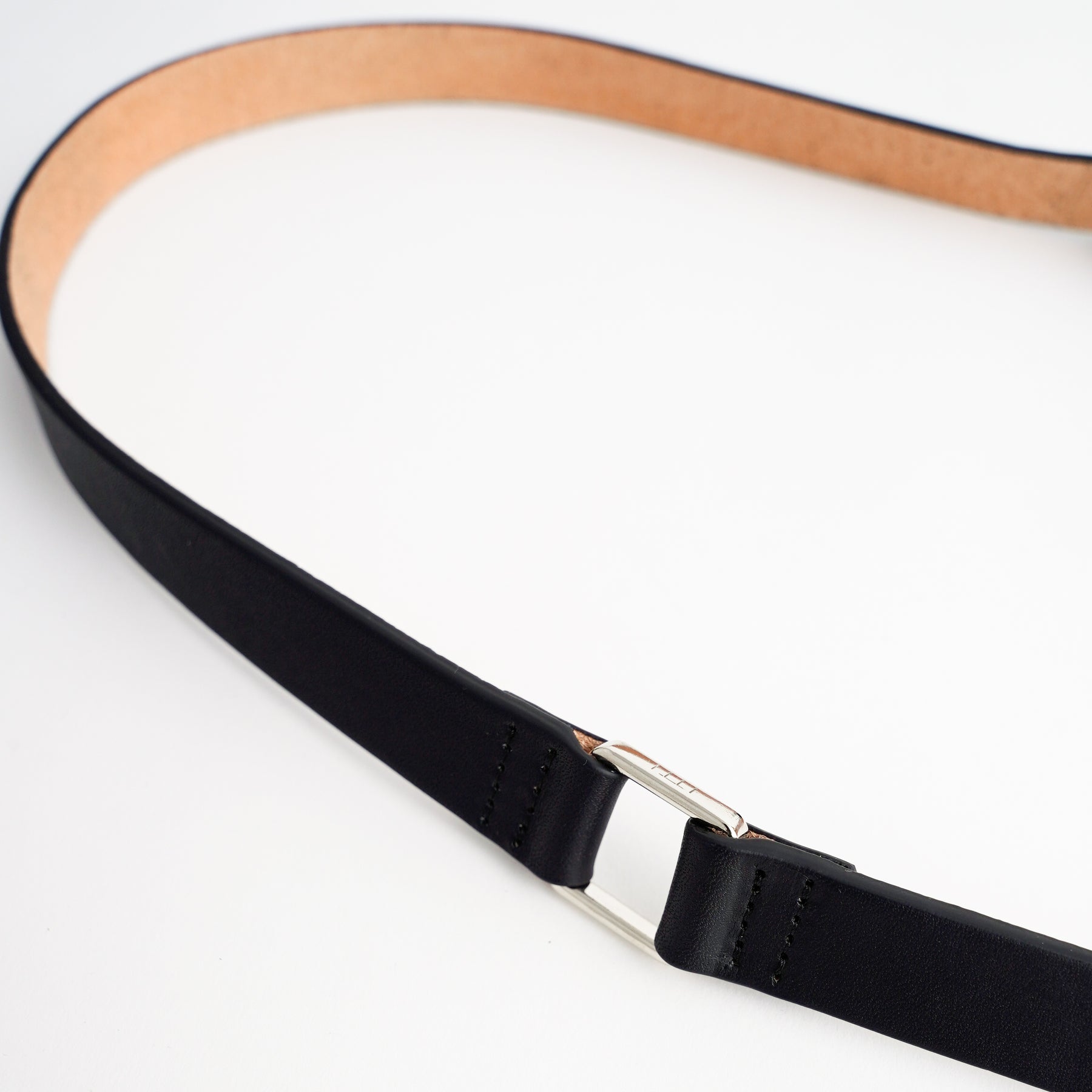 HERRIE PARACHUTE STRAP / THUG｜ユニセックス スマートフォン ウォレット レザー ストラップ｜ITTI（イッチ）公式