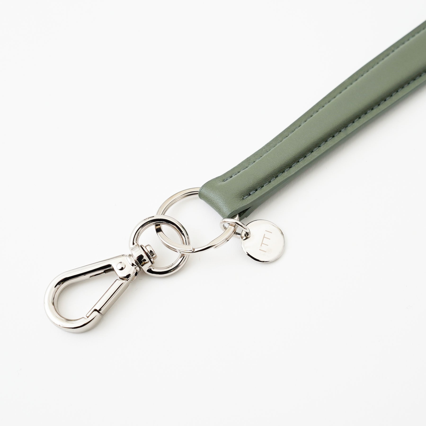 CELLIE TRAIN STRAP CODE / RAPTO BD｜ハンドル職人仕立て 本革スマホストラップ ウォレットコード バッグチャーム メンズ レディース｜ITTI（イッチ）公式