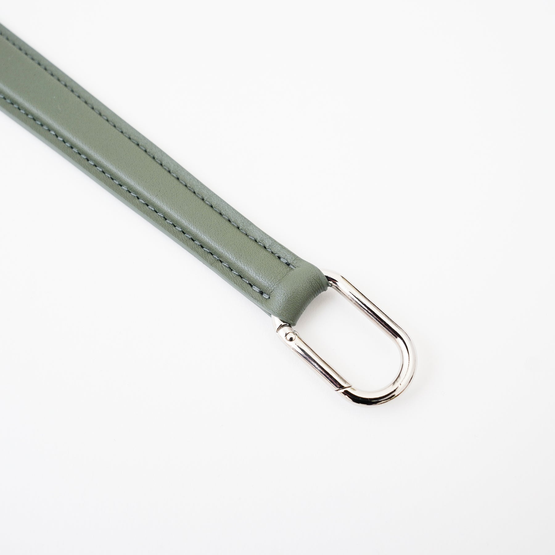 CELLIE TRAIN STRAP CODE / RAPTO BD｜ハンドル職人仕立て 本革スマホストラップ ウォレットコード バッグチャーム メンズ レディース｜ITTI（イッチ）公式