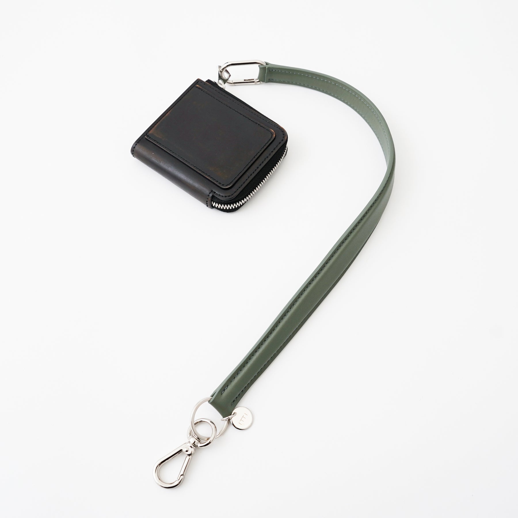 CELLIE TRAIN STRAP CODE / RAPTO BD｜ハンドル職人仕立て 本革スマホストラップ ウォレットコード バッグチャーム メンズ レディース｜ITTI（イッチ）公式