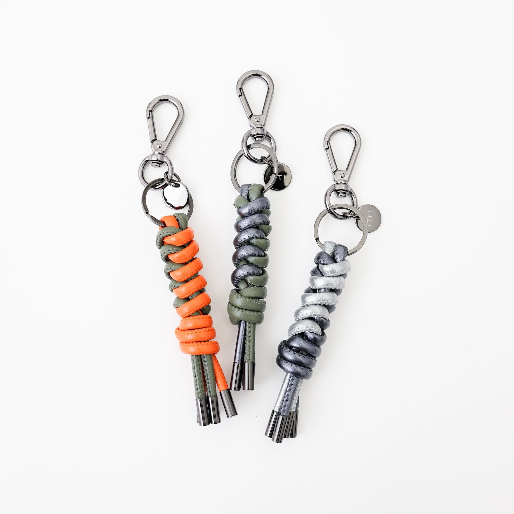 CRISTY TWO CODE SNAKE KNOT CHARM / STCOW｜つゆ結び 本革チャーム キーホルダー メンズ レディース ギフト｜ITTI（イッチ）公式