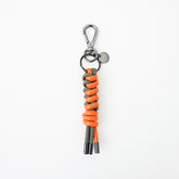 CRISTY TWO CODE SNAKE KNOT CHARM / STCOW｜つゆ結び 本革チャーム キーホルダー メンズ レディース ギフト｜ITTI（イッチ）公式