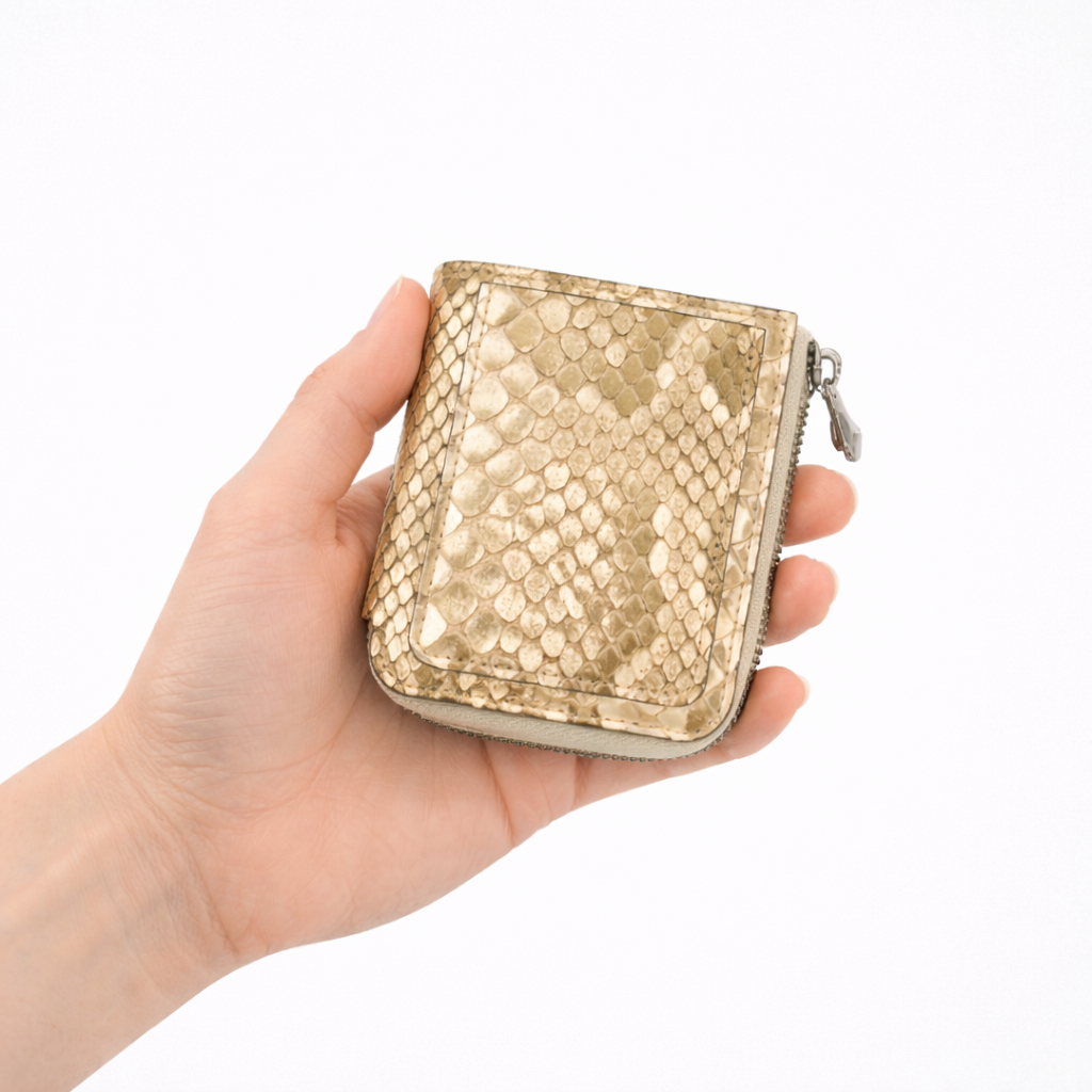 CRISTY VERY COMPACT WLT .5 / GOLD MOLURUS｜ゴールドパイソン ミニ財布 本革 金運 開運 キャッシュレス｜ITTI（イッチ）公式