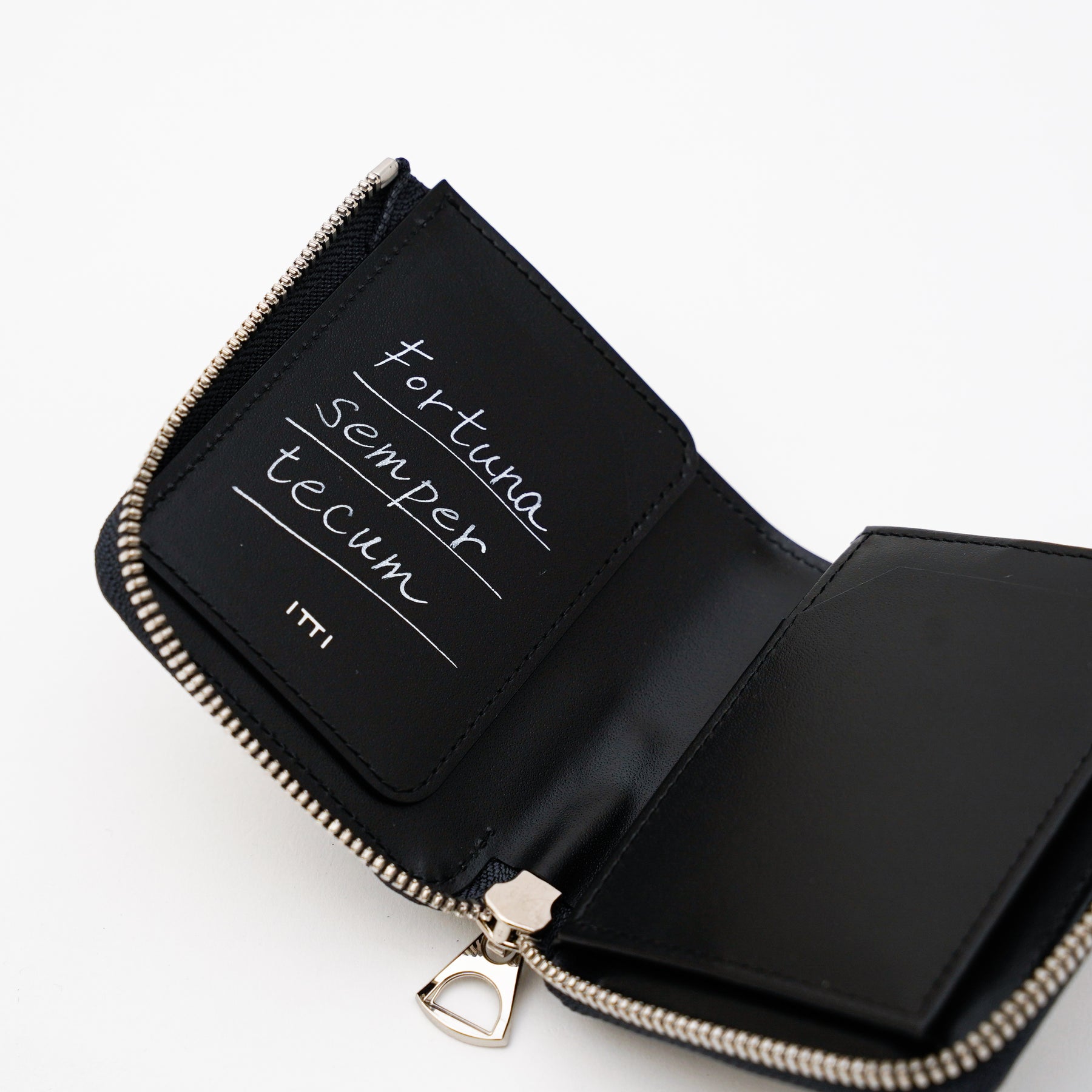 CRISTY VERY COMPACT WLT.5 / OSTRICH - 25Q3｜高級オーストリッチ革のミニ財布 メンズ レディース｜ITTI（イッチ）公式