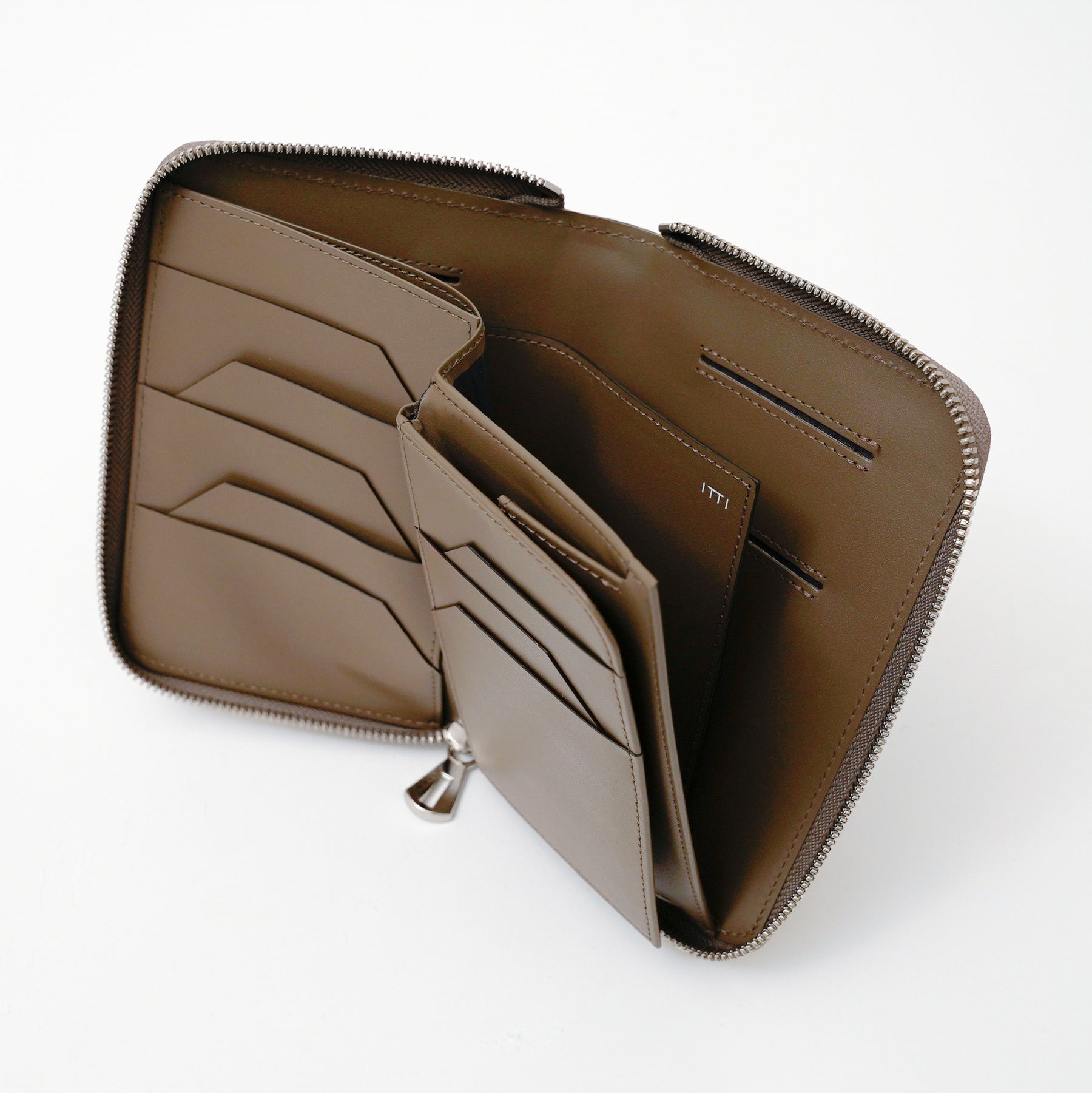 CRISTY STUFFING MID WLT.5｜HCP社クロコ使用・限定生産モデル｜贅沢仕立ての本革ミディアム財布｜ITTI（イッチ）公式