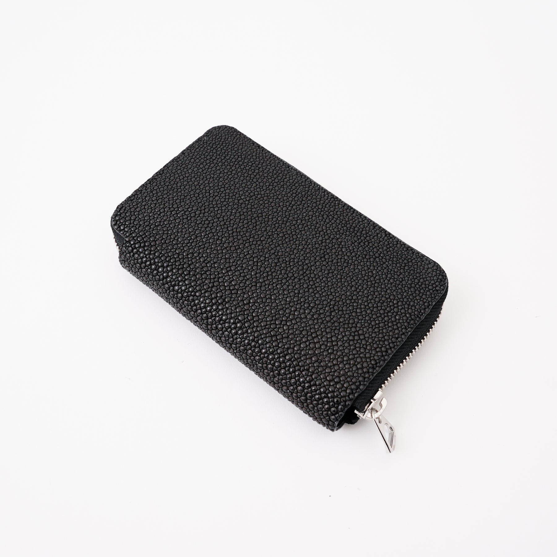 CRISTY SMART MID WLT / KUROEI｜希少エイ革×漆 本革ミディアム財布 カード11枚収納 メンズ レディース ギフト｜ITTI（イッチ）公式