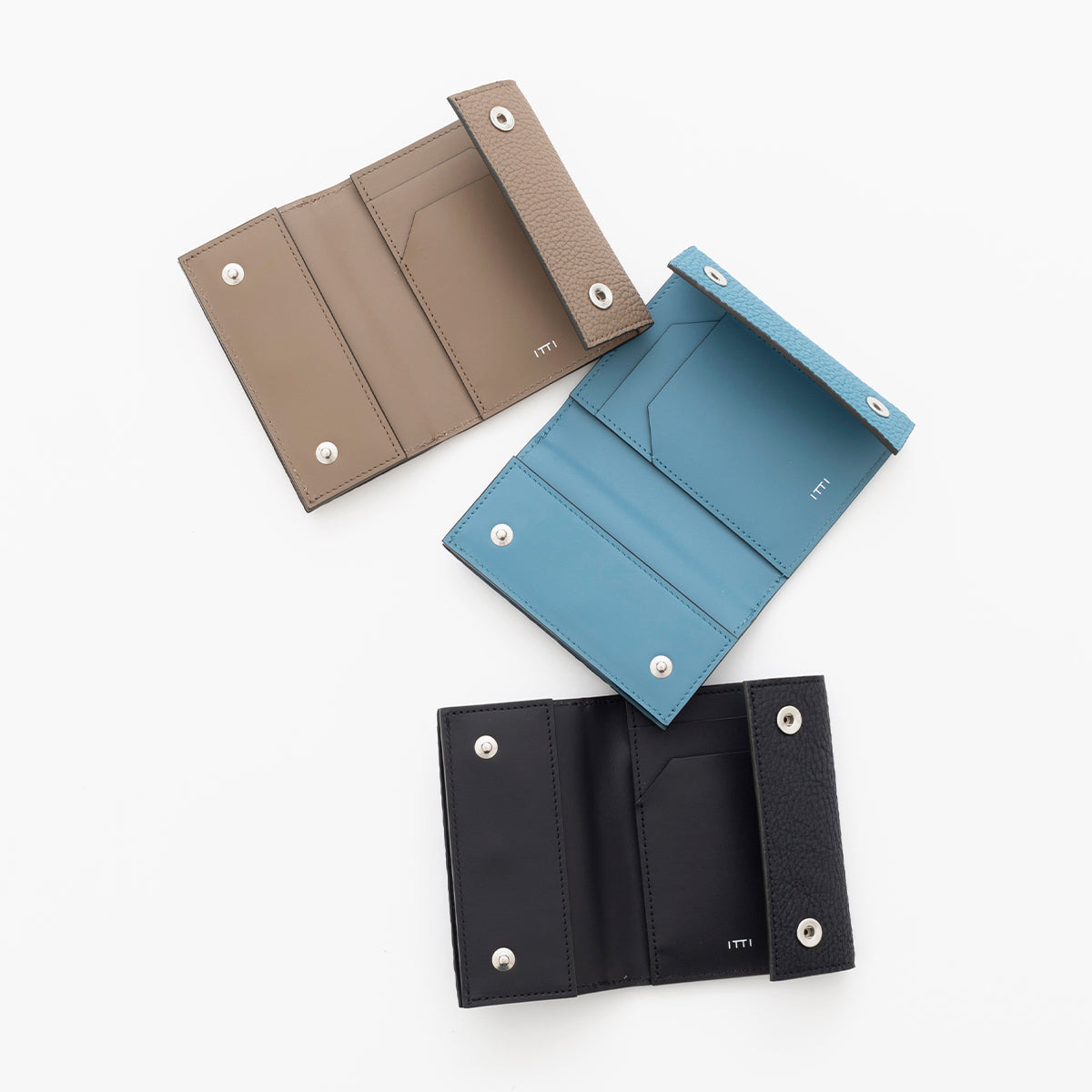 CRISTY TINY TRIFOLD WLTのデザイン