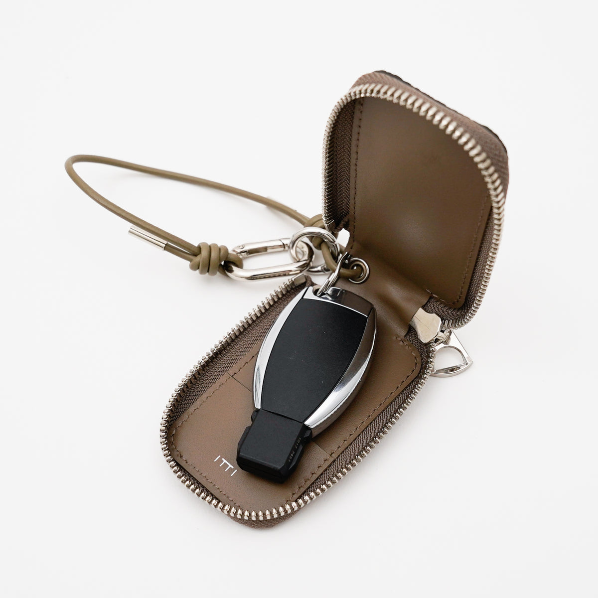 CRISTY SMART KEY CASEのデザイン