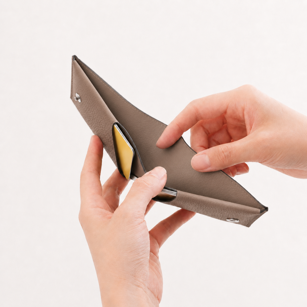 HERRIE VERTICAL CARD CASE / DIPLO FJORD|縫い目なし 本革縦型カード HERRIE VERTICAL CARD CASE / DIPLO FJORD|縫い目なし 本革縦型カード