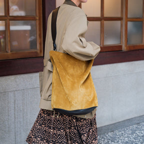 BONNIE BUCKET SHOULDER / MOSSA LDN｜高機能スエード×洗練デザイン バケットバッグ｜ITTI（イッチ）公式｜モデル着用 スタイリング コーディネート