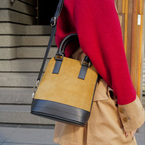 BONNIE VERTICAL TOTE - XS / MOSSA LDN｜ミニトートバッグ スエード 軽量 撥水｜ITTI（イッチ）公式｜レディースモデル着用 コーディネート スタイリング