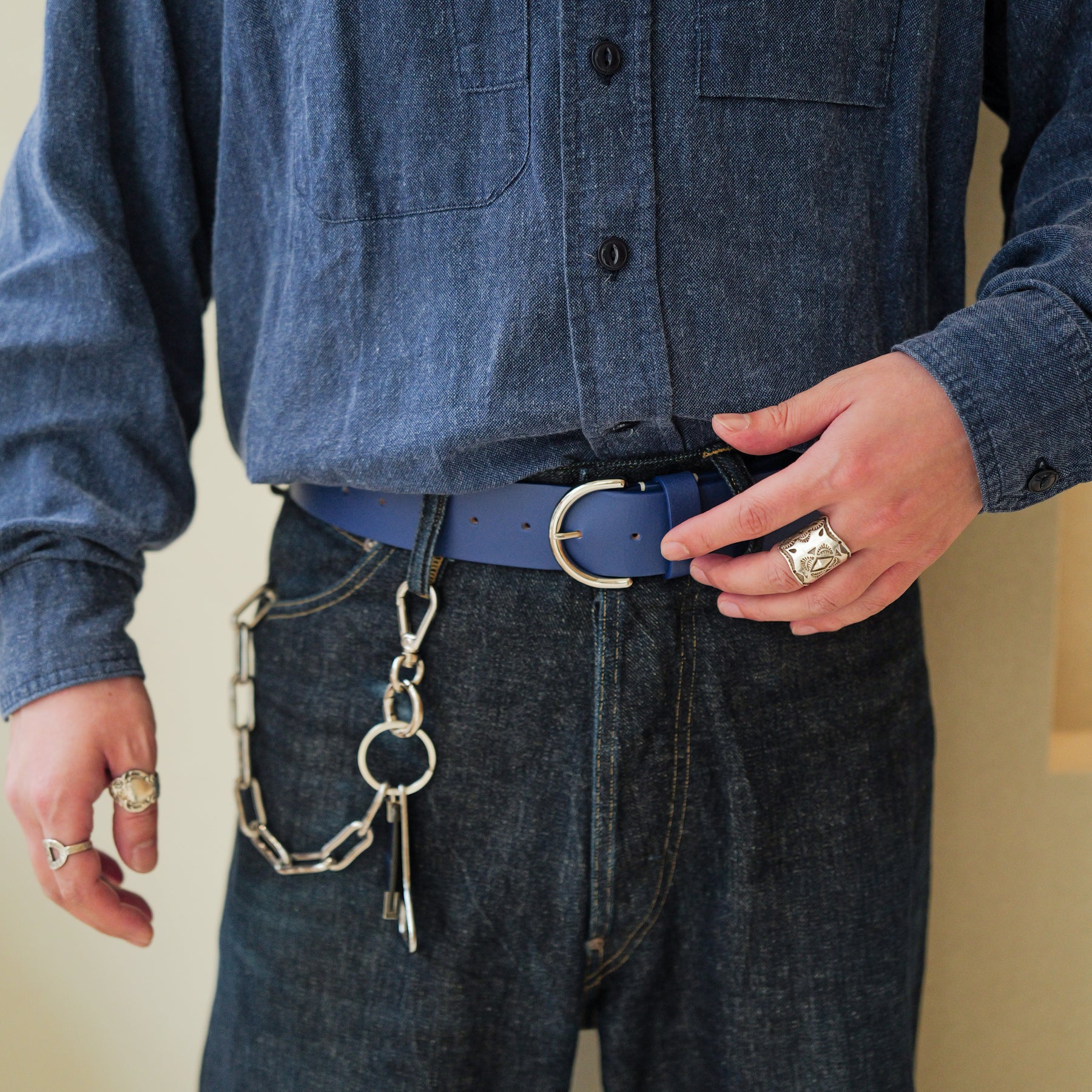 THUG LEATHER BELT / BLACK｜本革 4cm幅 ユニセックス レザー ベルト メンズ 着用｜ITTI（イッチ）公式