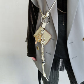 ITTI (イッチ) - CRISTY RING CHAIN KNOT CHARM / STCOW (クリスティリングチェーンノットチャーム / ステッチカウレザー) | キーホルダー 鍵 リング レザー ブランド メンズ レディース 贈り物 ギフト プレゼント アイボリー