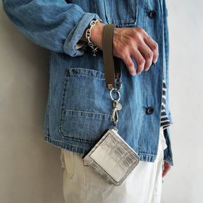 ITTI (イッチ) | HERRIE WRIST STRAP / DIPLO FJORD (ヘリーリストストラップ / ディプロフィヨルド) キーホルダー ハンドル スマホ 携帯 モバイル 財布 さいふ サイフ メンズ レディース ブランド トープ グレージュ 茶色 ブラウン