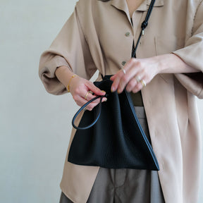 HERRIE KINCHAKU SHOULDER - MM / DIPLO SKY (ヘリー巾着ショルダー / ディプロスカイ) - ITTI (イッチ) バッグ カバン 鞄 かばん 斜め掛け メンズ レディース ブランド ブランド ドメスティック ecoo エコー デンマーク ブラック アイボリー トープ 黒 白 グレージュ