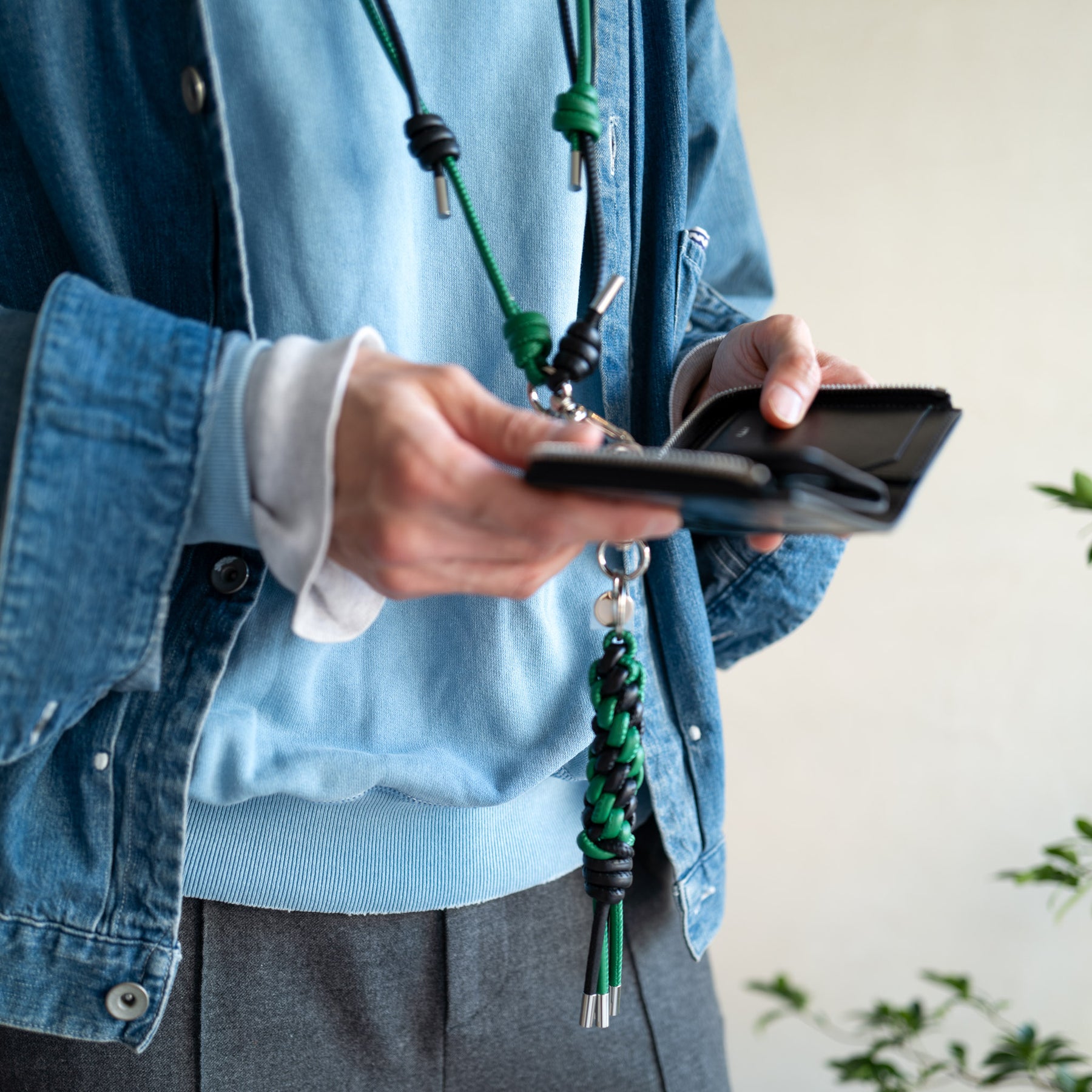 CRISTY FOLD KNOT CHARM / STCOW｜編み込みレザーチャーム 本革アクセサリー｜ITTI（イッチ）公式