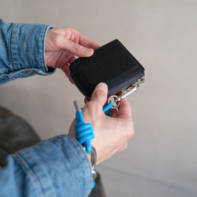 CRISTY KNOT CODE CHARM / RAPTO JP｜レザーコード チャーム キーリング スマホ ウォレット 本革 チャーム メンズ レディース ブランド｜ITTI（イッチ）公式