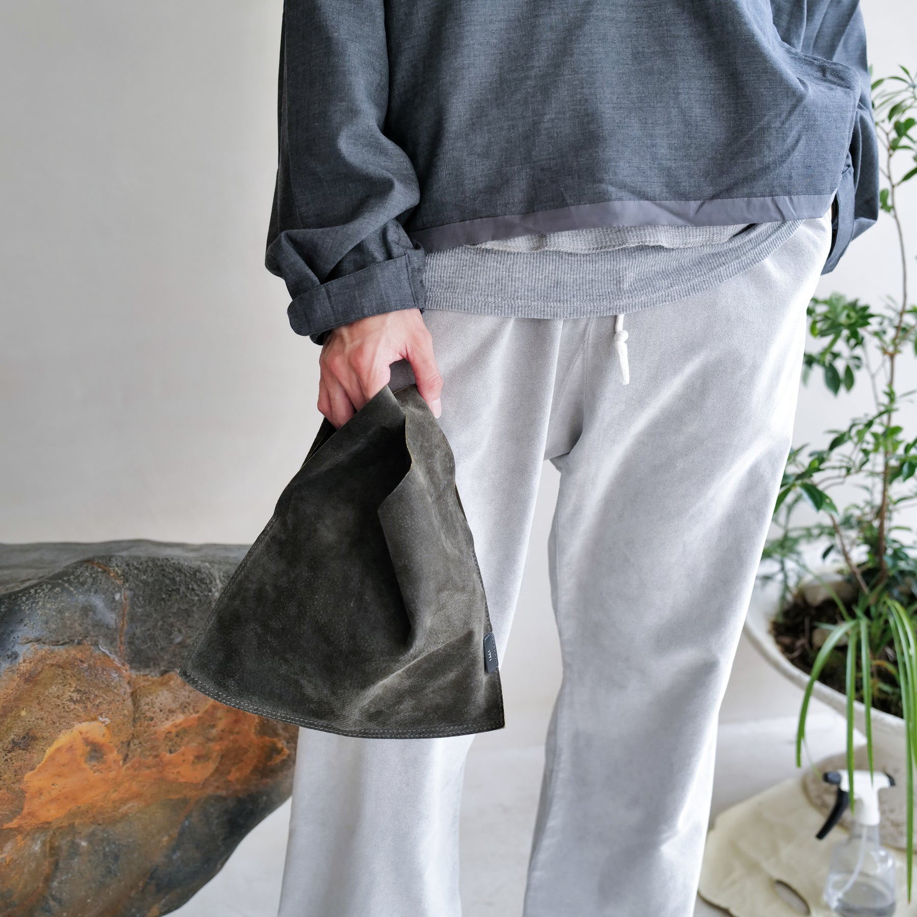 ANNIE REGISTER POUCH / PS｜豚革 ピッグスエード 軽量 コンパクト エコバッグ レジ袋型 メンズ レディース｜ITTI（イッチ）公式