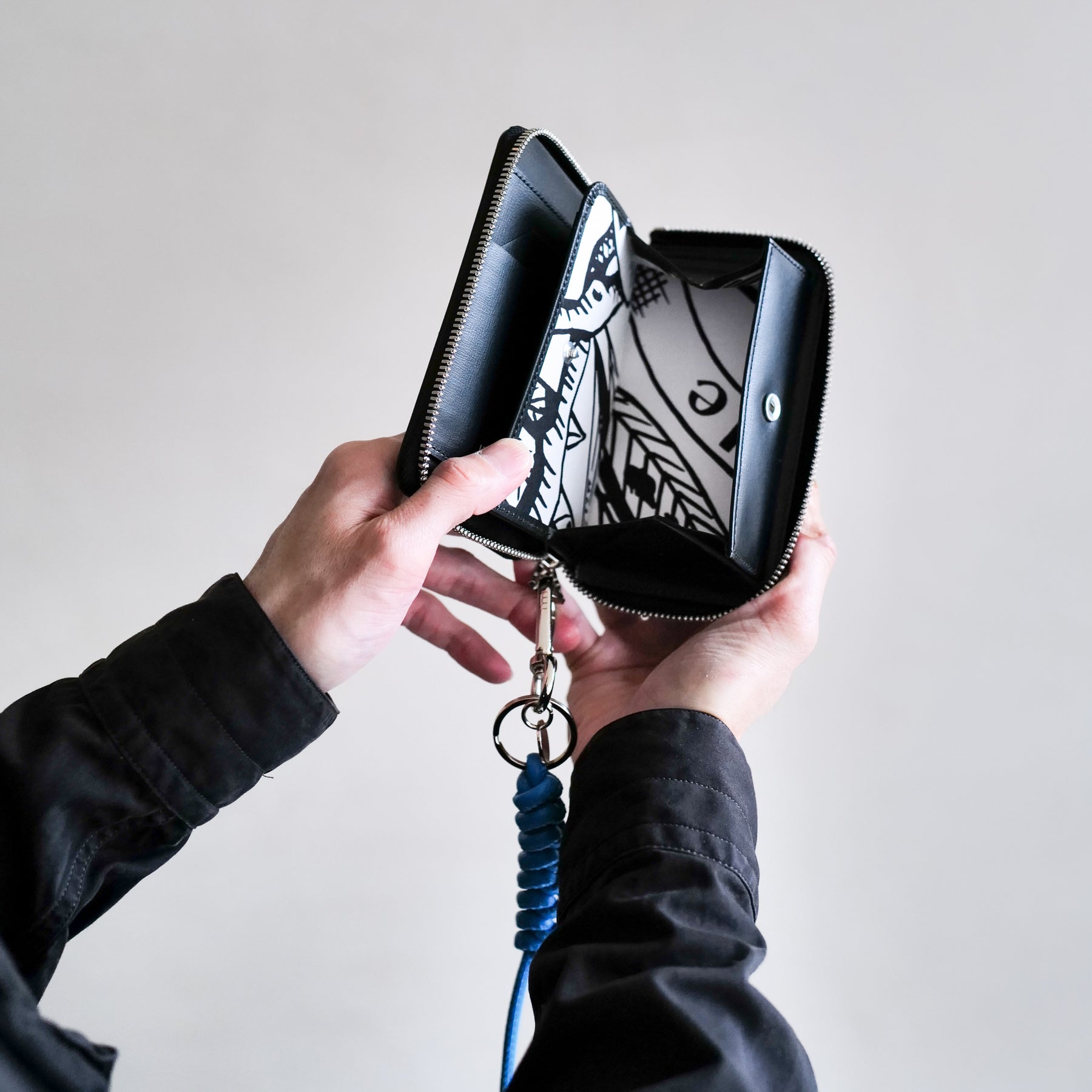 CRISTY SMART MID WLT .5 / ALPS CARNO｜ミニマル財布  コードバン レザー 本革 ラウンドファスナー メンズ レディース｜ITTI（イッチ）公式