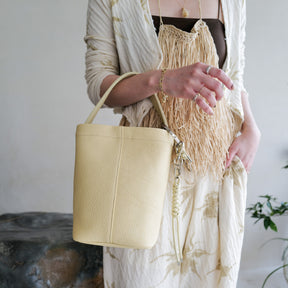 MARY BUCKET SHOULDER MINI / DIPLO SKY｜上品ミニバケットバッグ｜ITTI（イッチ）公式