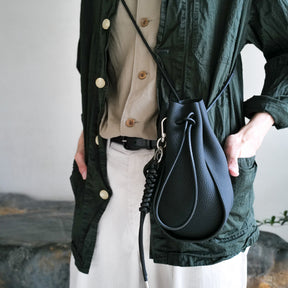 HERRIE KINCHAKU POUCH – GPM / DIPLO SKY｜巾着ポーチ 本革 スマホ 財布収納｜ITTI（イッチ）公式