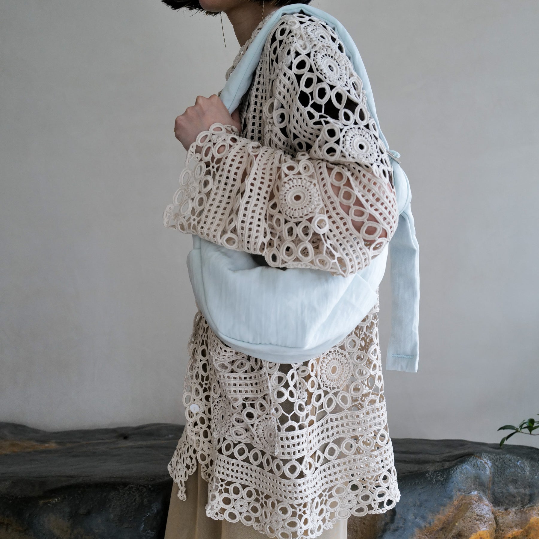 ANNIE PUFFER MINI MOON BAG / CERATO BRIGHT｜ミニショルダー 三日月型 撥水 軽量 ナイロンバッグ レディース メンズ｜ITTI（イッチ）公式