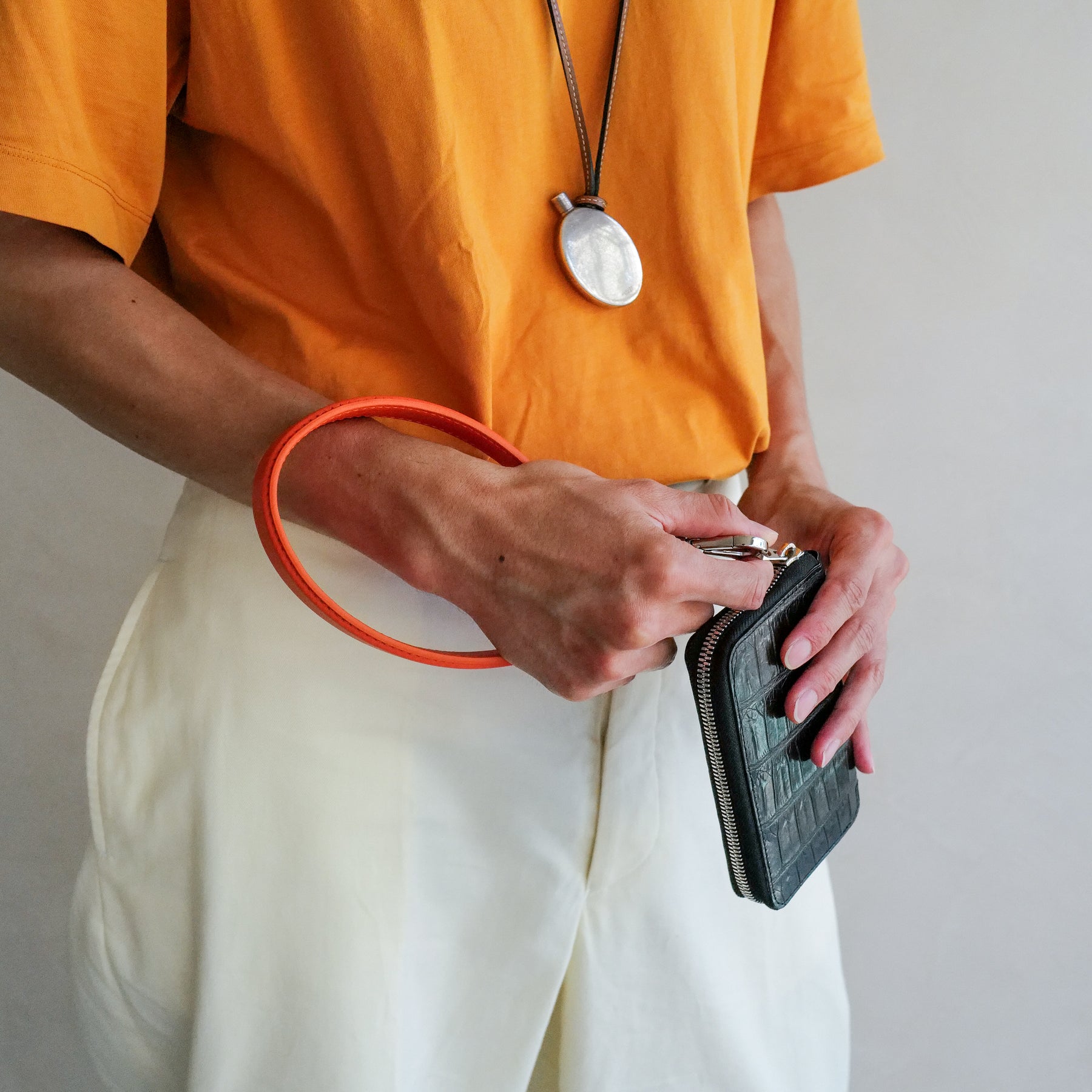 CELLIE TRAIN STRAP CODE / RAPTO BD｜ハンドル職人仕立て 本革スマホストラップ ウォレットコード バッグチャーム メンズ レディース｜ITTI（イッチ）公式
