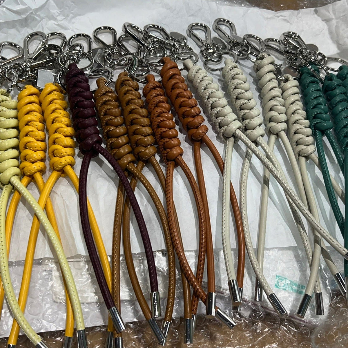 CRISTY SNAKEKNOT CHARMのデザイン