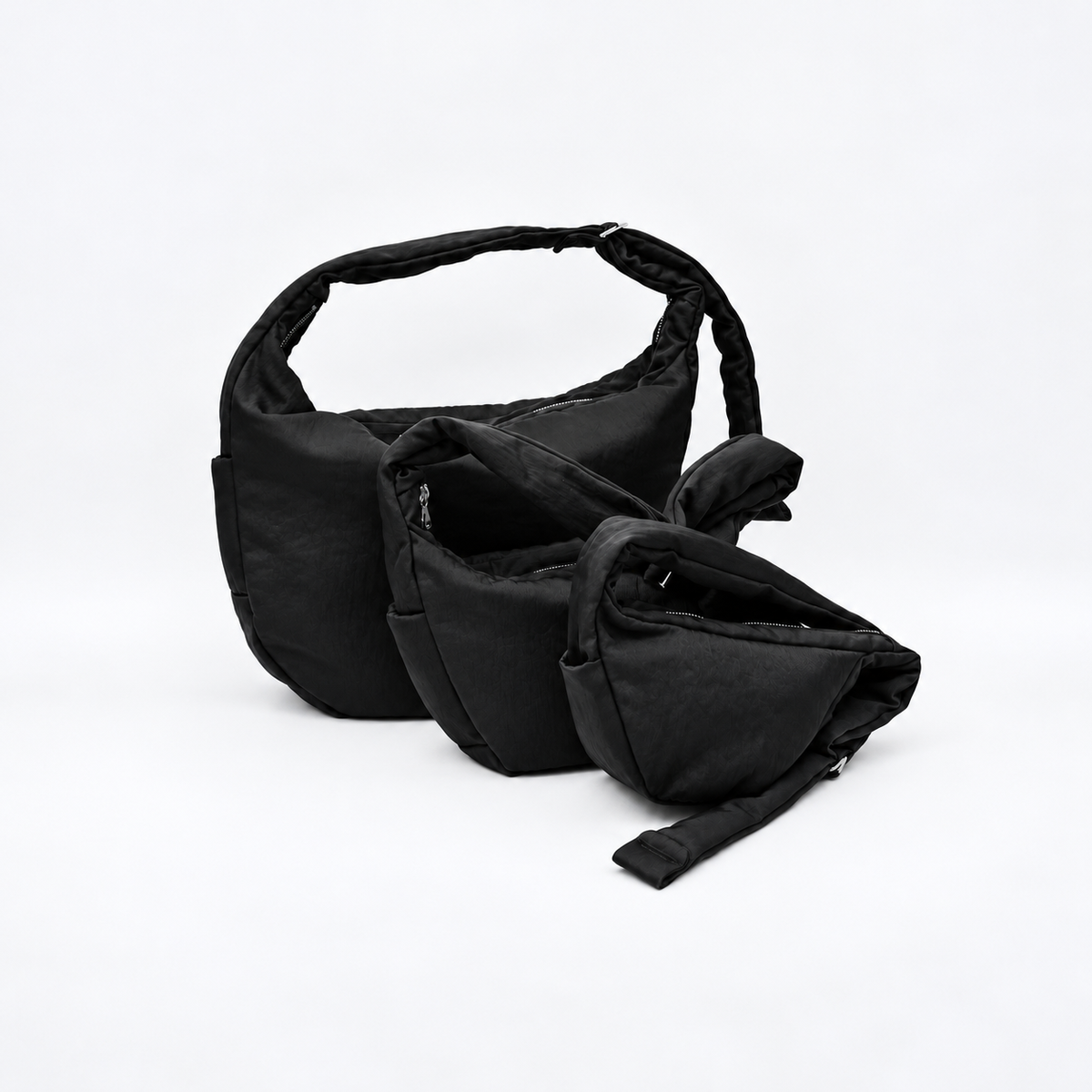 ITTI CERATO BRIGHTのブラックのMOON BAGを3サイズ並べたイメージ