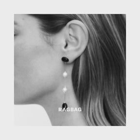 Dualism Long Earrings - SILVER / RAGBAG (デュアリズム ロング イヤリング・ピアス - シルバー / ラグバッグ) - ICHI GALLERY 淡水パール ブラックオニキス チェーン デンマーク ジュエリー アクセサリー ブランド レディース ウィメンズ 女性