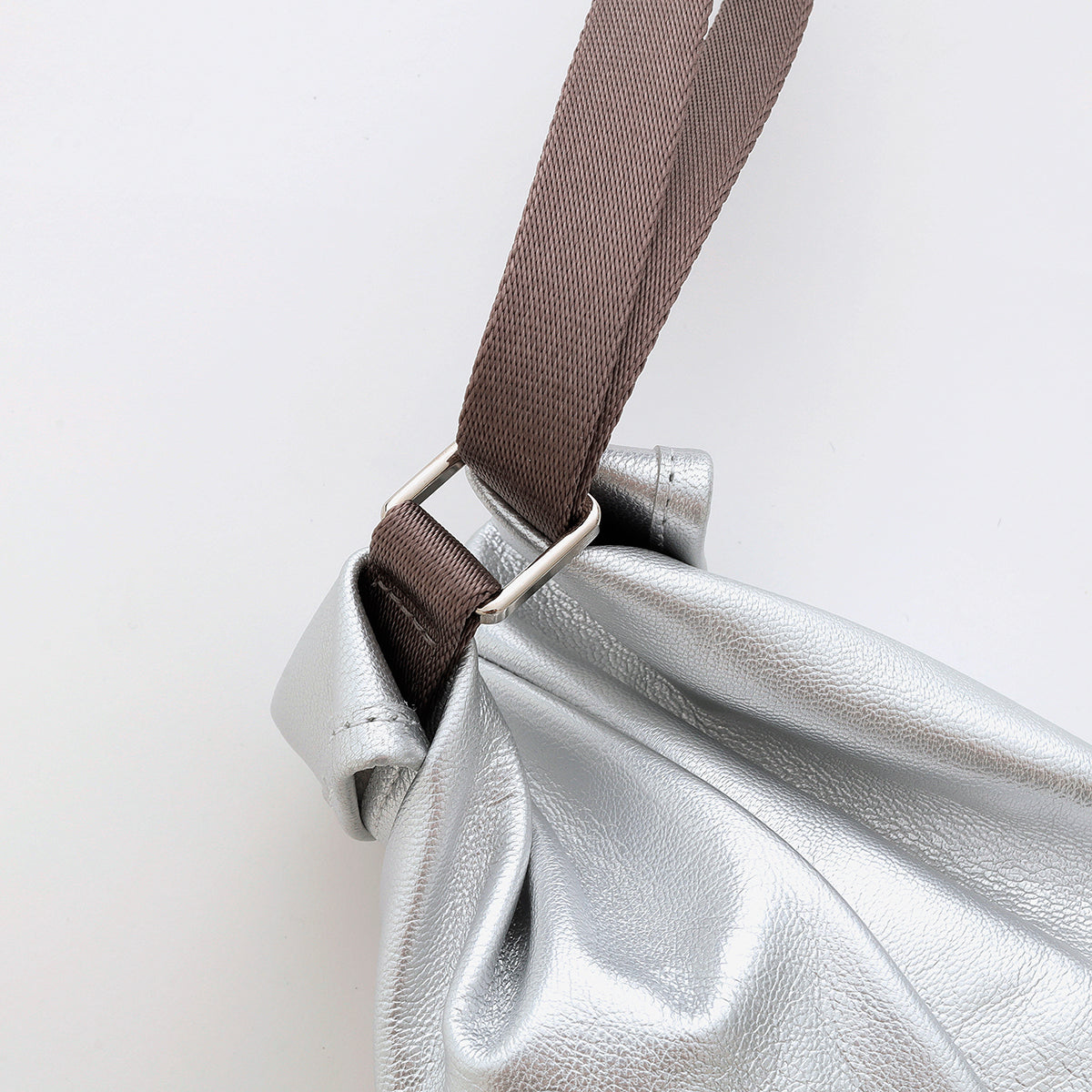 ITTI (イッチ) | ANNIE SMALL RICE BAG / KRONO (アニースモールライスバッグ /クロノ)レザー 巾着 ハンド 本革 シルバー メンズ レディース